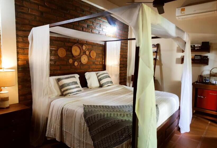 סוויטה דלוקס, Literatium