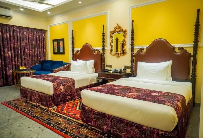 Perhehuone, Mayfair Purnea