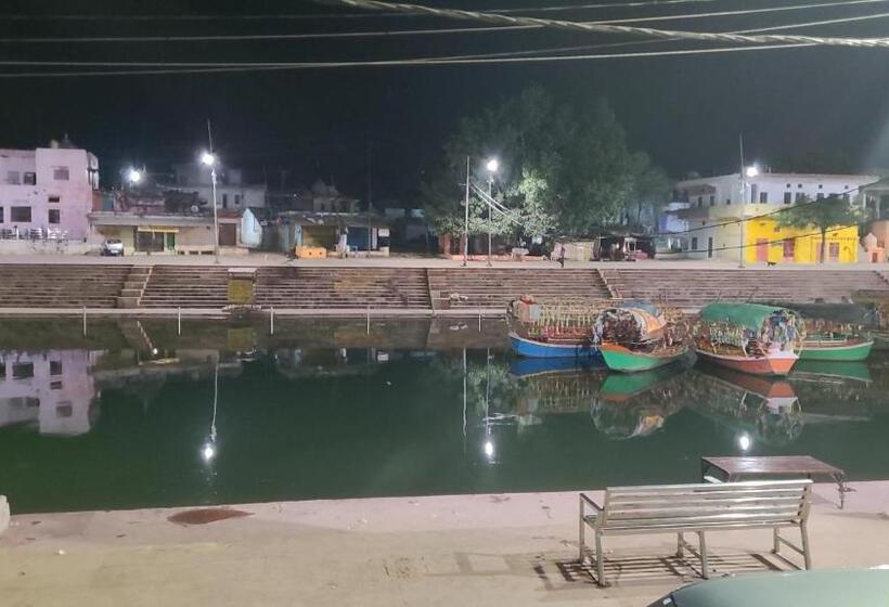 غرفة قياسية, Ram Ghat Inn  In Front Of Mandakini River