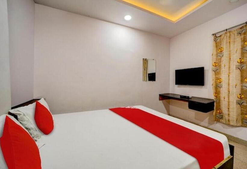 غرفة إقتصادية, Ram Ghat Inn  In Front Of Mandakini River