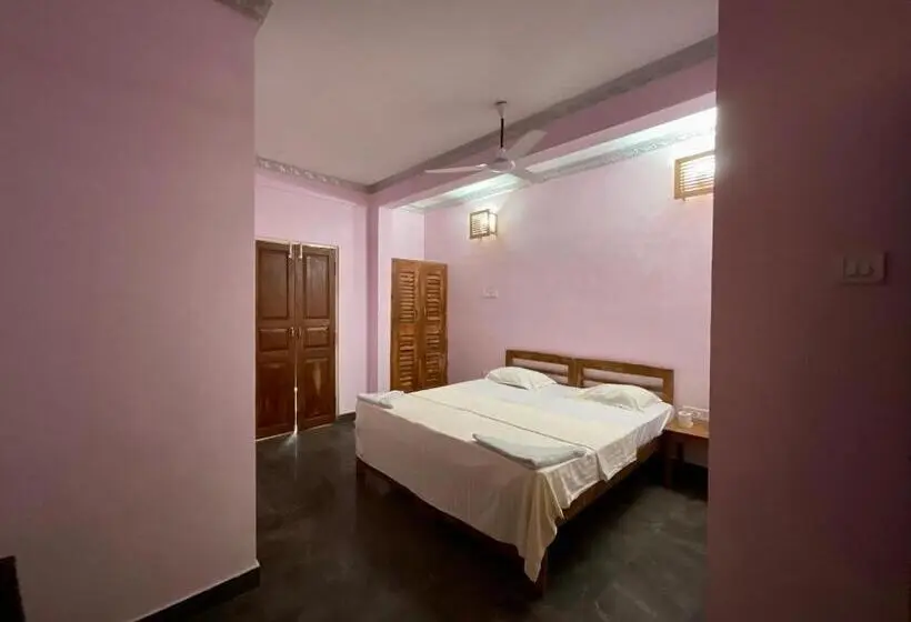 Deluxe Zimmer, One Light Stays   Ashwem