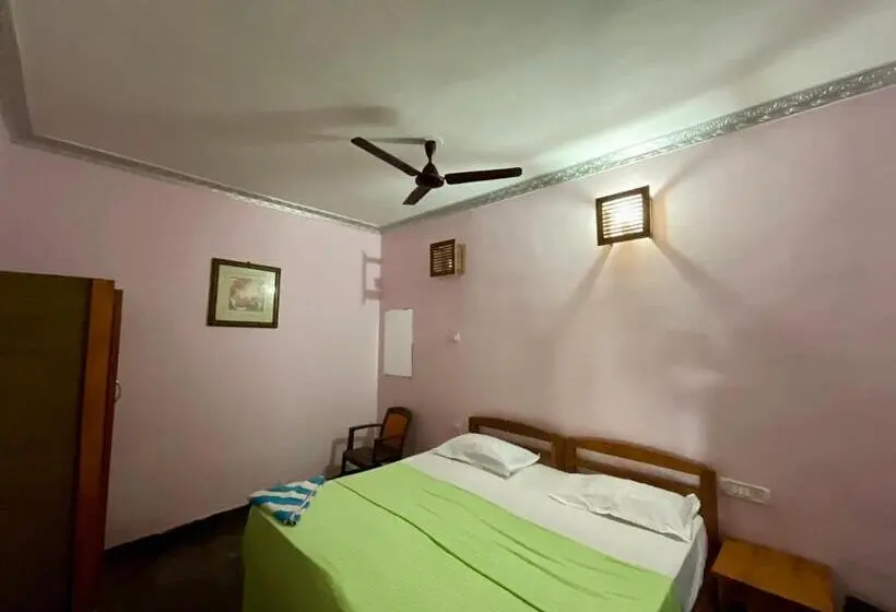 Deluxe Zimmer, One Light Stays   Ashwem