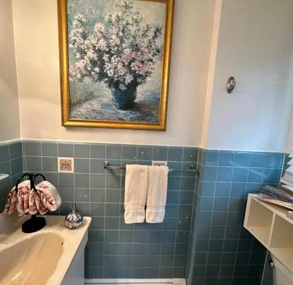 デラックススイート, Welcoming Private Suite With French Touches