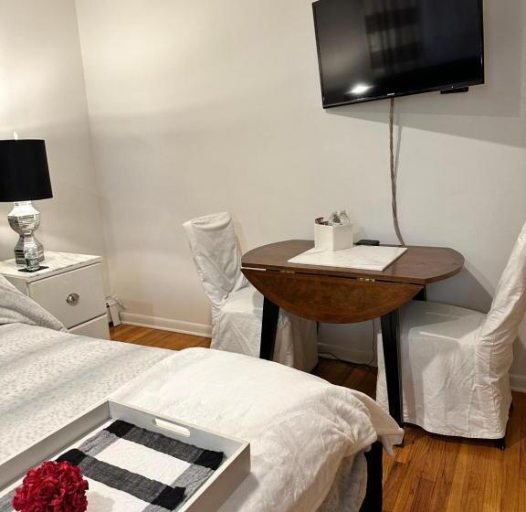 Люкс Повышенной Комфортности, Welcoming Private Suite With French Touches