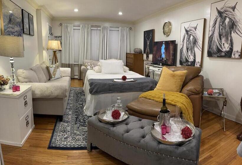 Студия Стандарт, Welcoming Private Suite With French Touches