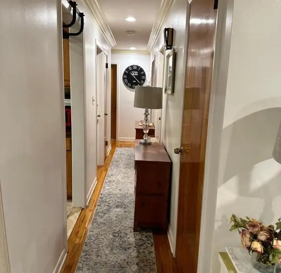 スタンダードスタジオ, Welcoming Private Suite With French Touches