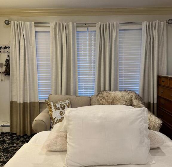 Студия Стандарт, Welcoming Private Suite With French Touches