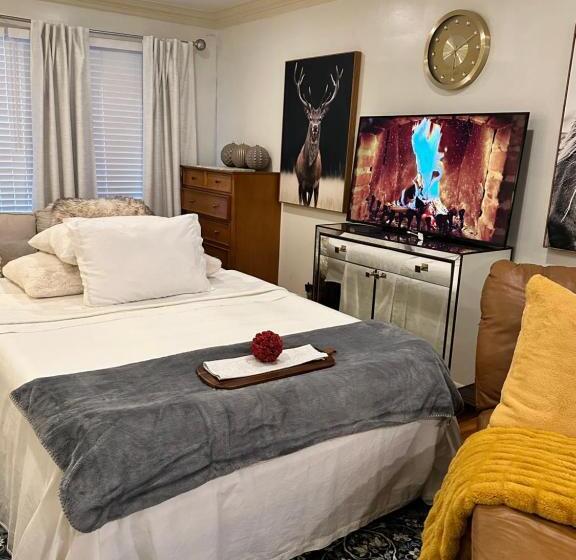 Студия Стандарт, Welcoming Private Suite With French Touches