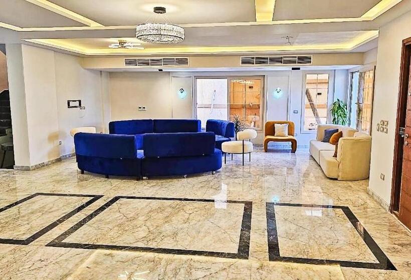 استودیوی استاندارد, Crystal Clear Springs Room