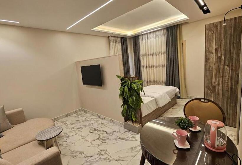 Standard Studio, Crystal Clear Springs Room