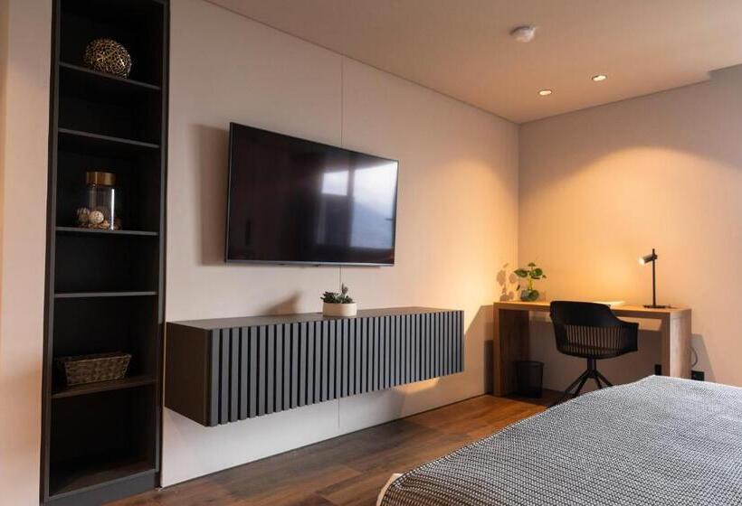 דירת שני חדרים, Kiin Living  Child Free Coliving
