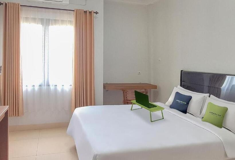 Номер Deluxe, Urbanview Syariah Wisma Annisa Palangkaraya By Reddoorz
