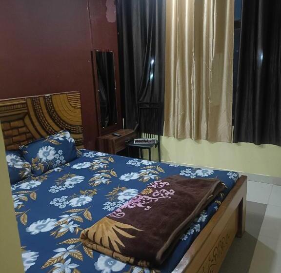 غرفة كلاسيكية ثلاثية, O Daksh