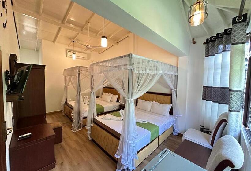 デラックストリプルルーム, Tharumini Villa