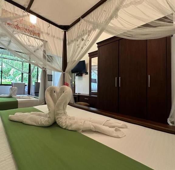 デラックストリプルルーム, Tharumini Villa