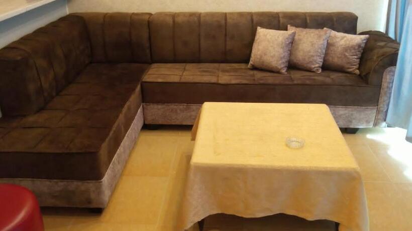 سوییت, فندق ومنتجع لارين بلازا