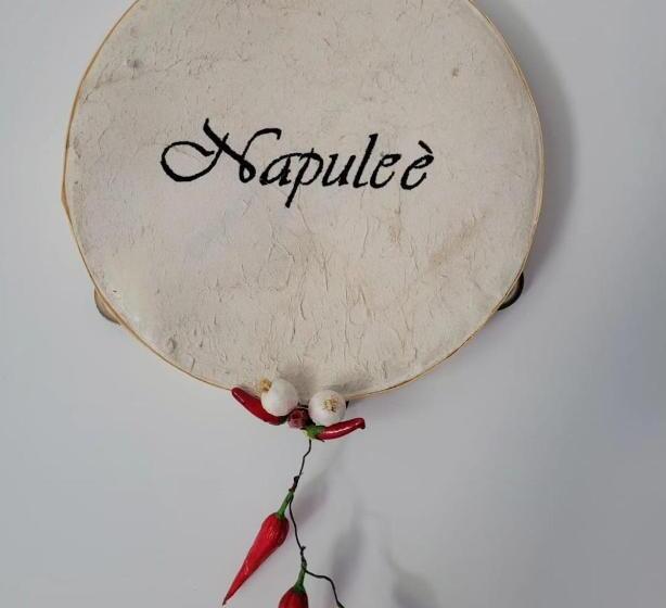 غرفة كومفورت ثلاثية, La Smorfia