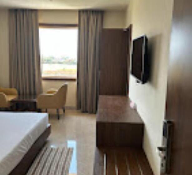 חדר דלוקס, Grand Bhelsa Hotel & Resorts, Hasnabad