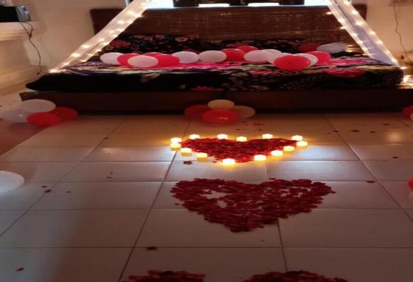 غرفة قياسية, Black And White Restaurant Garden, Pali