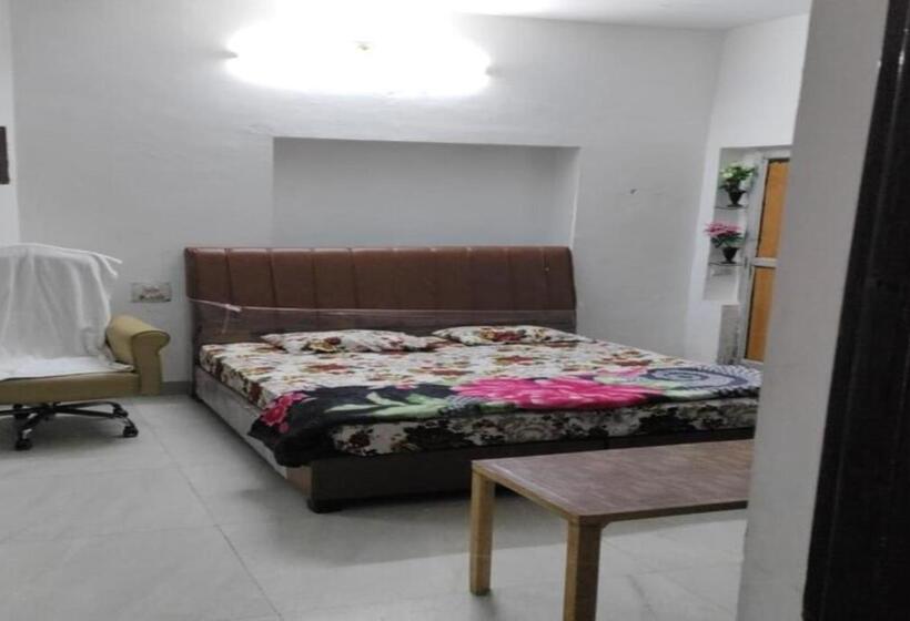 غرفة قياسية, Black And White Restaurant Garden, Pali