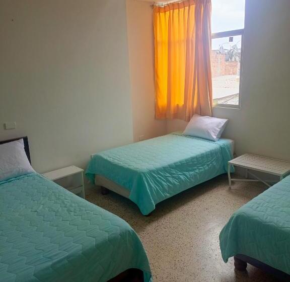 غرفة قياسية ثلاثية, Manta Real