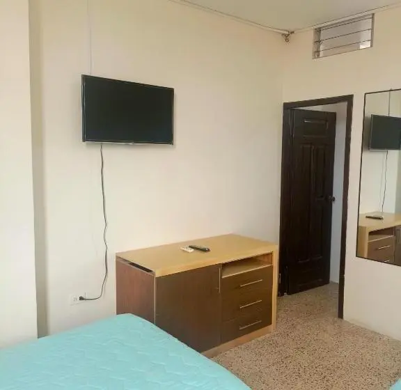 اتاق استاندارد سه نفره, Manta Real
