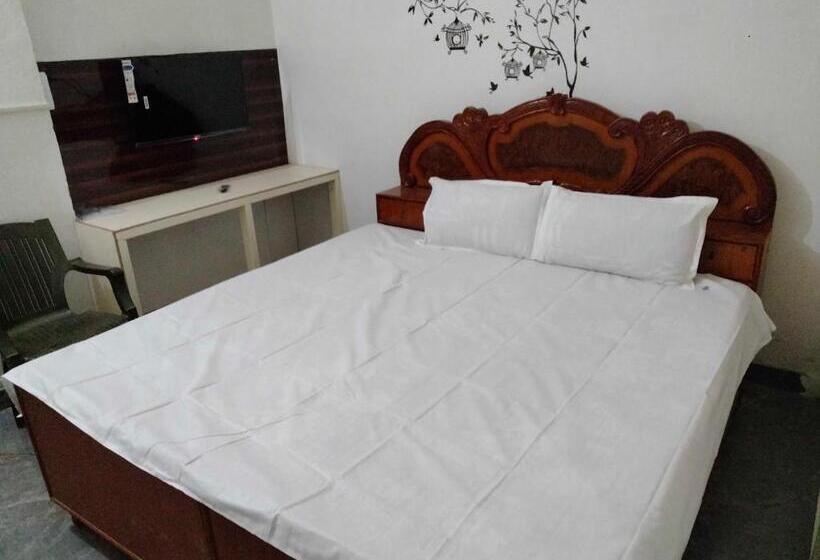 트리플 클래식 룸, Oyo Ag