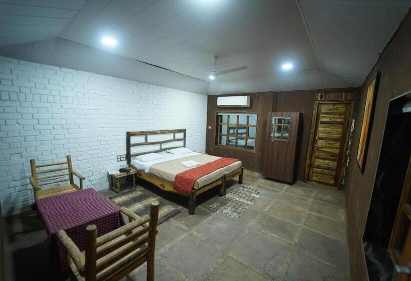 스탠다드 룸 킹사이즈 침대, Wild Woods Tiger Resort