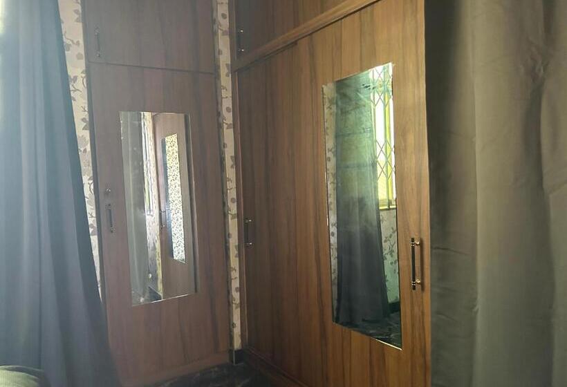 חדר סטנדרט, Agyevilla