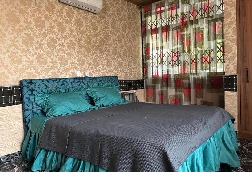 חדר סטנדרט, Agyevilla