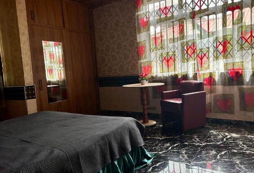 חדר סטנדרט, Agyevilla