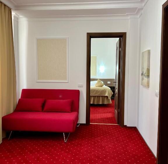 חדר אקזקיוטיב לשלושה, Armonia