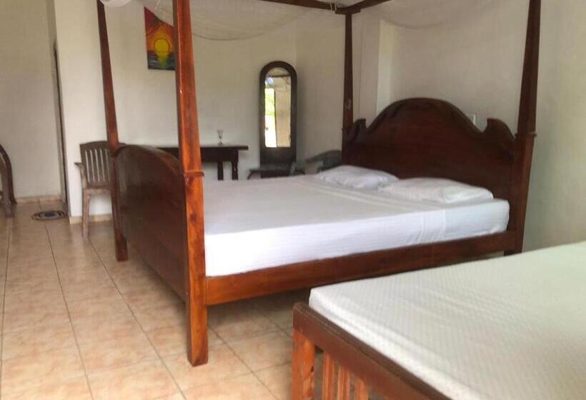 Triple Room Sea View, Boomerang Una With Free Scooter Bike