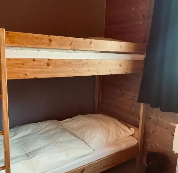 Perhehuone Jaettu Kylpyhuone, Heimatbude
