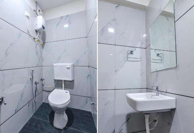 Deluxe Room, Fabhotel Shree