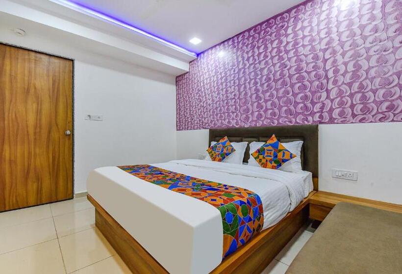 Deluxe Room, Fabhotel Shree
