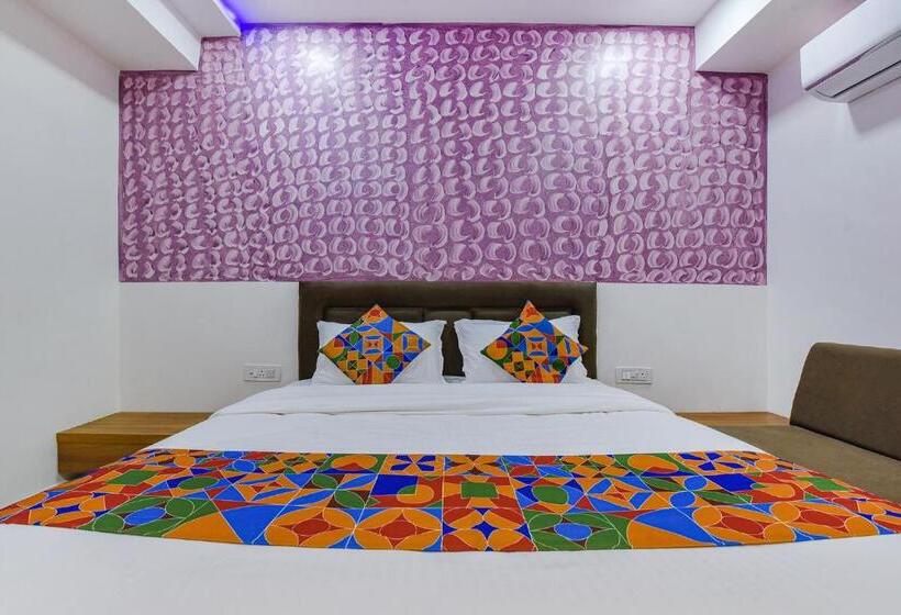 Deluxe Room, Fabhotel Shree