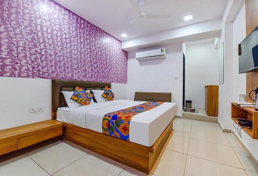 Deluxe Room, Fabhotel Shree