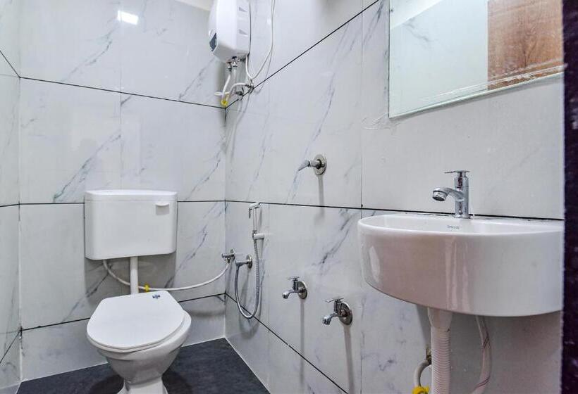 Superior Room, Fabhotel Shree