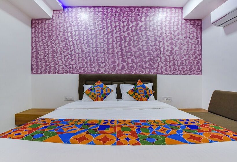 Deluxe Room, Fabhotel Shree
