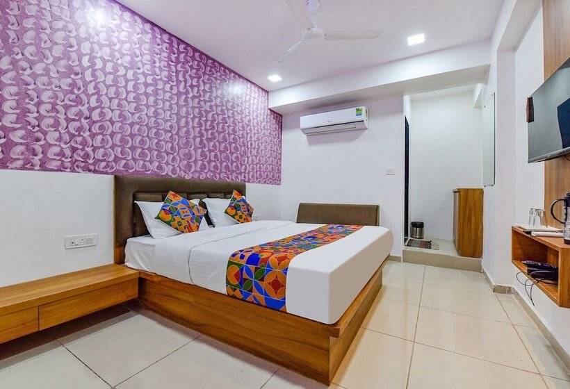 Deluxe Room, Fabhotel Shree
