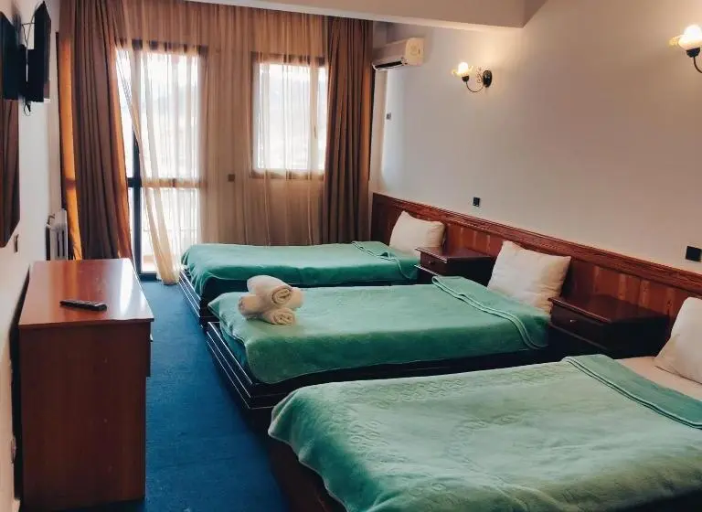 Standard Kolmen Hengen Huone Allasnäkymä, Amrouss Touristic Darmaroc