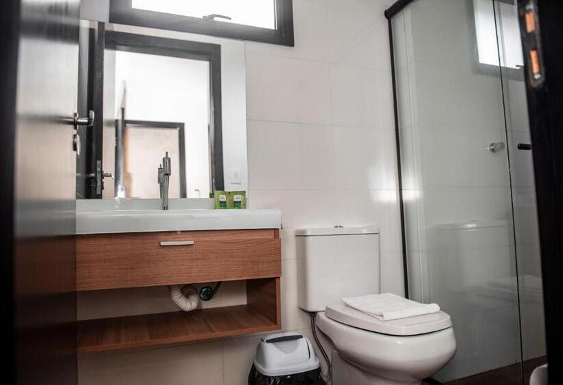 اتاق استاندارد سه نفره, Uny Hotéis Brás