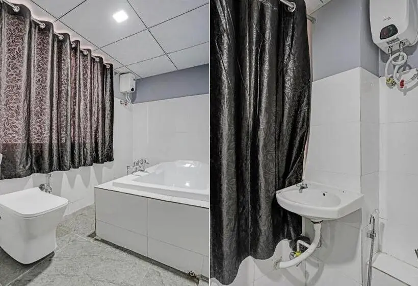 Classic Kolmen Hengen Huone, Oyo The Bull Group Of Hotels