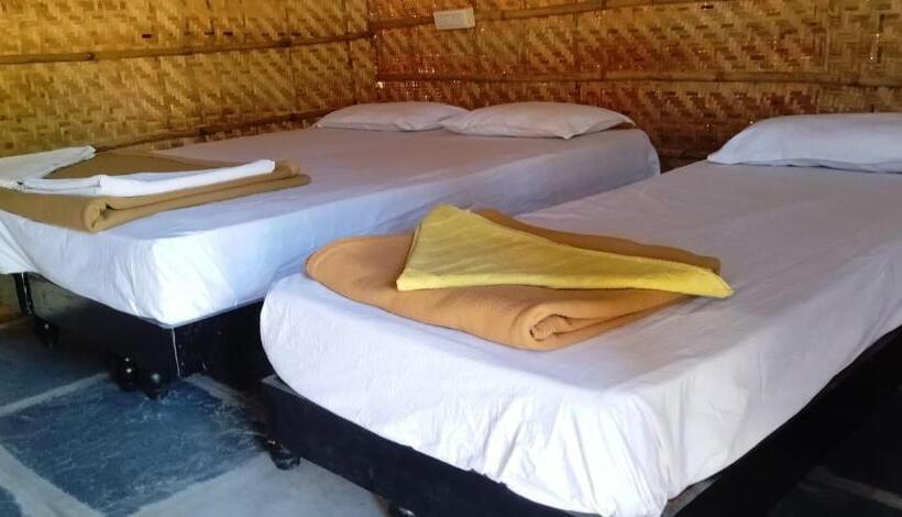 اتاق استاندارد سه نفره, Nirvana Cafe Hampi