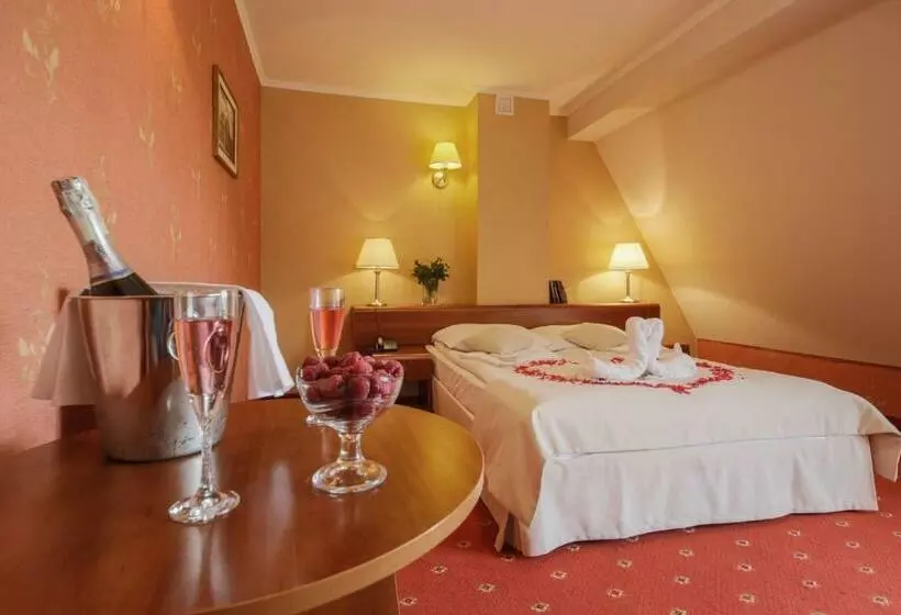 Sviitti, Dwór Bogucin Hotel&restauracja