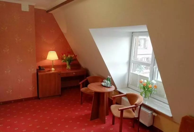 Sviitti, Dwór Bogucin Hotel&restauracja