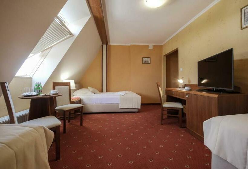 Семейный Номер, Dwór Bogucin Hotel&restauracja