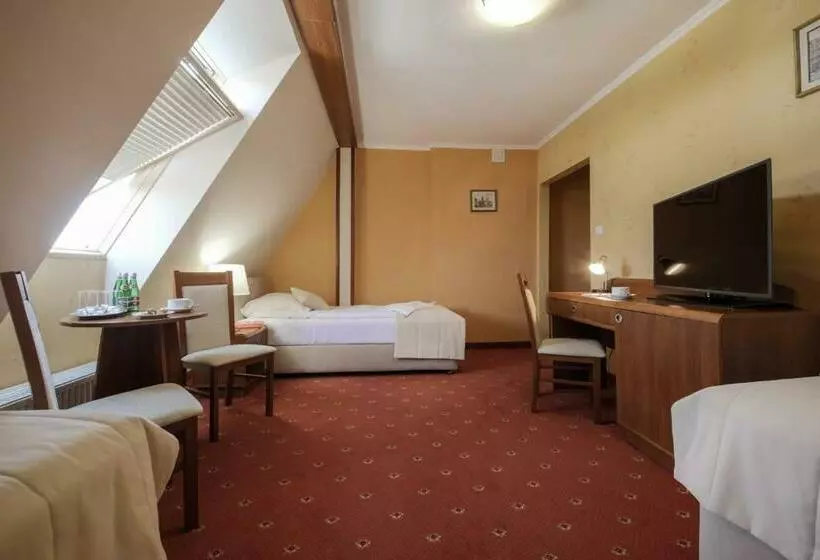 Perhehuone, Dwór Bogucin Hotel&restauracja