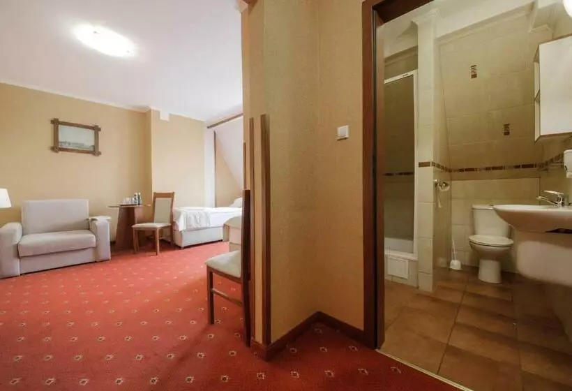 Perhehuone, Dwór Bogucin Hotel&restauracja